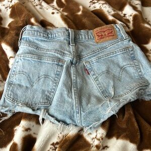 MOVING SALE!! Levi Jean shorts 501